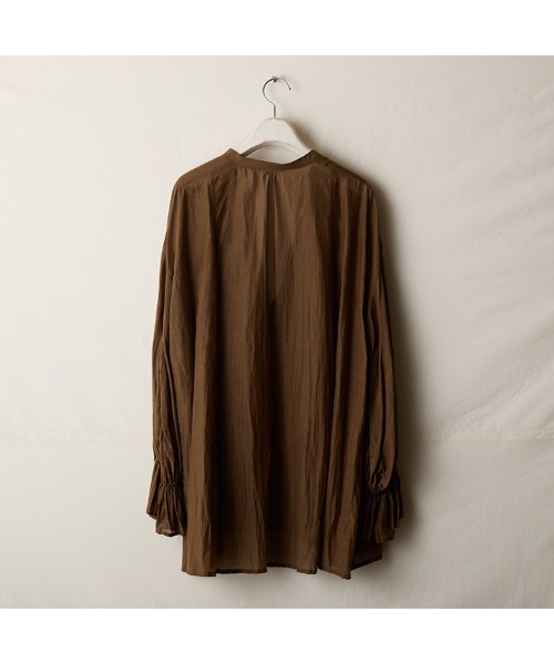 suzuki takayuki(スズキタカユキ)の「smock blouse(シャツ/ブラウス・レディース・ブラウン/アイボリー・FREE)」の4枚目の写真