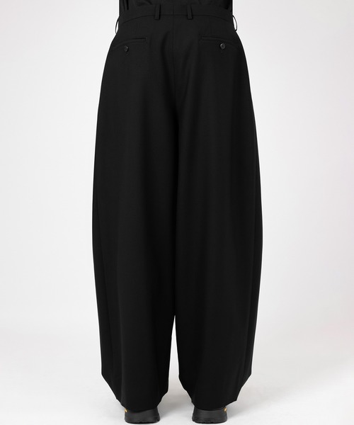 LAD MUSICIAN（ラッドミュージシャン）の「WOOL GABARDINE 3TUCK WIDE PANTS（スラックス・メンズ・ブラック・44/42）」の4枚目の写真