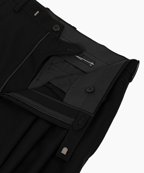 LAD MUSICIAN（ラッドミュージシャン）の「WOOL GABARDINE 3TUCK WIDE PANTS（スラックス・メンズ・ブラック・44/42）」の5枚目の写真