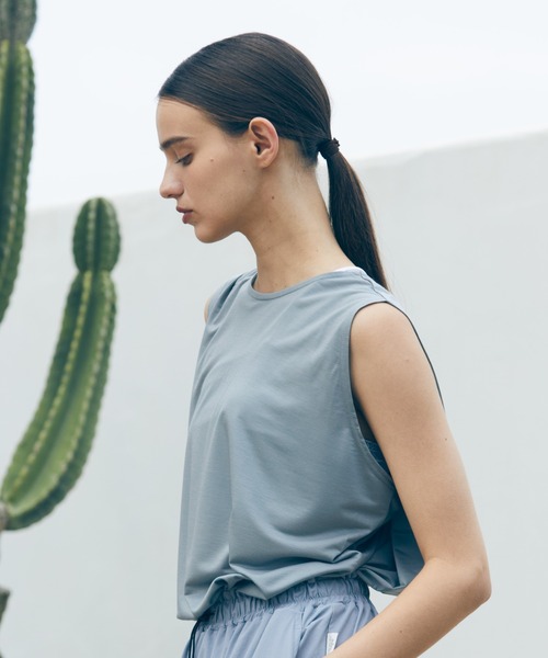 Julier Yoga and Relax（ジュリエヨガアンドリラックス）の「Julier マイクロ天竺タックプルオーバー（タンクトップ・レディース・ブラック/ホワイト/ブラウン/ライトブルーグレー・FREE）」の11枚目の写真