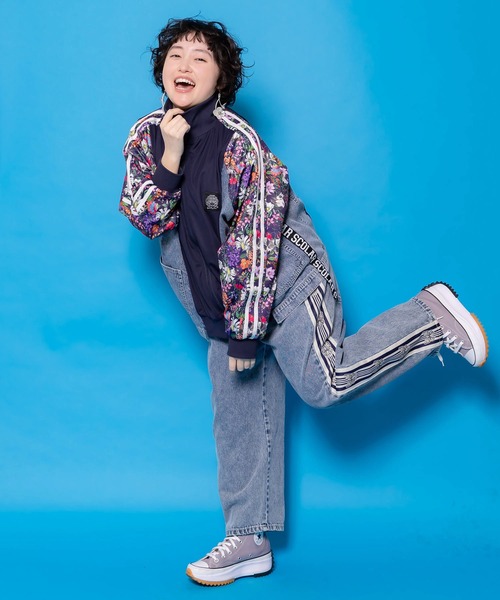 ScoLar（スカラー）の「161655：花ネコ柄ジャージ×デニム 異素材切替ブルゾン（ブルゾン・レディース・ネイビー・M）」の6枚目の写真