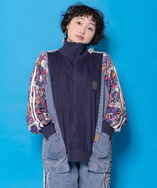 ScoLar（スカラー）の「161655：花ネコ柄ジャージ×デニム 異素材切替ブルゾン（ブルゾン・レディース・ネイビー・M）」の7枚目の写真