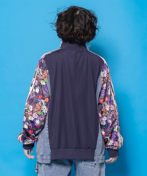 ScoLar（スカラー）の「161655：花ネコ柄ジャージ×デニム 異素材切替ブルゾン（ブルゾン・レディース・ネイビー・M）」の9枚目の写真