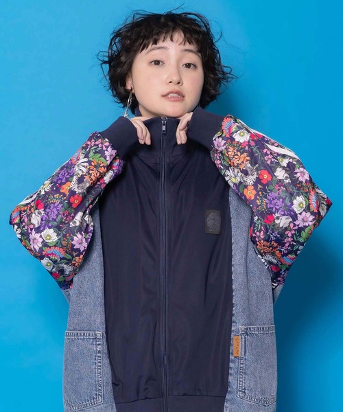 ScoLar（スカラー）の「161655：花ネコ柄ジャージ×デニム 異素材切替ブルゾン（ブルゾン・レディース・ネイビー・M）」の10枚目の写真