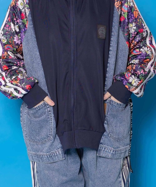 ScoLar（スカラー）の「161655：花ネコ柄ジャージ×デニム 異素材切替ブルゾン（ブルゾン・レディース・ネイビー・M）」の12枚目の写真