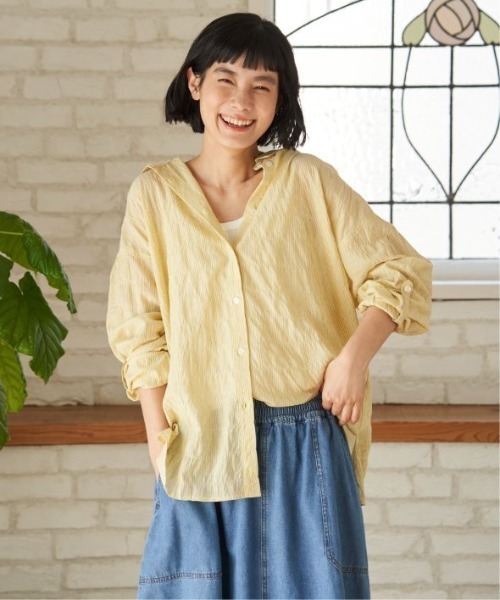 LBC(エルビーシー)の「コットンゆるシャーリング2WAYシャツ(シャツ/ブラウス・レディース・ライトブルー/セージグリーン/イエロー/ホワイト/ピンク・M)」の4枚目の写真