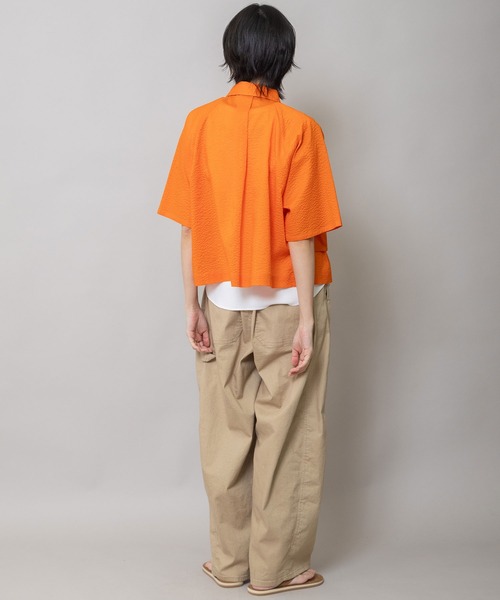Munich(ミューニック)の「シワ加工コットンローンフラップシャツ(シャツ/ブラウス・レディース・ダークベージュ/オレンジ/ホワイト・FREE)」の8枚目の写真