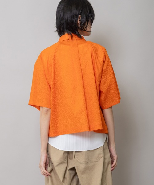 Munich(ミューニック)の「シワ加工コットンローンフラップシャツ(シャツ/ブラウス・レディース・ダークベージュ/オレンジ/ホワイト・FREE)」の6枚目の写真