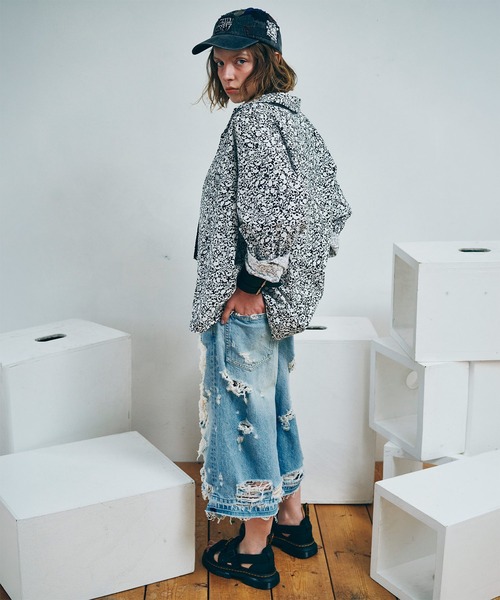 RNA（アールエヌエー）の「R4471 ダメージルーズクロップドパンツ（デニムパンツ・レディース・インディゴブルー・MEDIUM）」の21枚目の写真