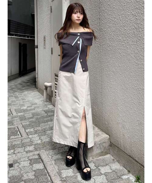 MURUA（ムルーア）の「レイヤードライクオフショルダーニット（ニット/セーター・レディース・グレー/アイボリー/レッド・FREE）」の7枚目の写真