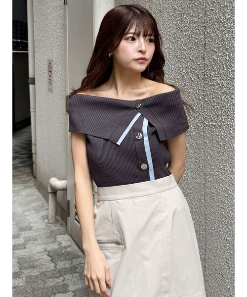 MURUA（ムルーア）の「レイヤードライクオフショルダーニット（ニット/セーター・レディース・グレー/アイボリー/レッド・FREE）」の8枚目の写真