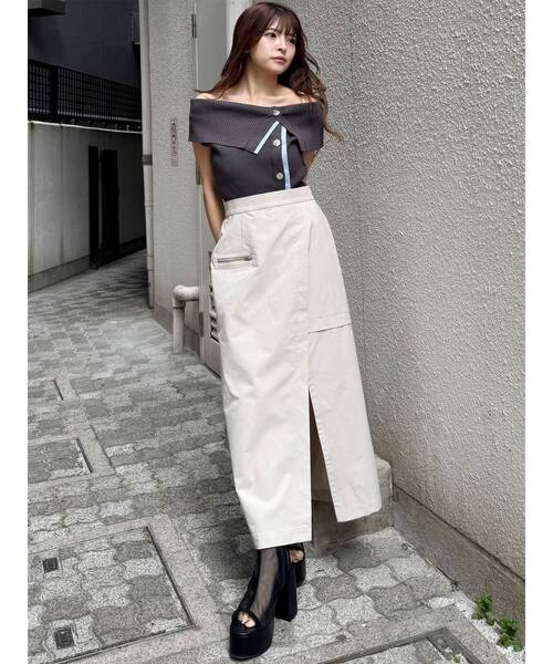 MURUA（ムルーア）の「レイヤードライクオフショルダーニット（ニット/セーター・レディース・グレー/アイボリー/レッド・FREE）」の10枚目の写真