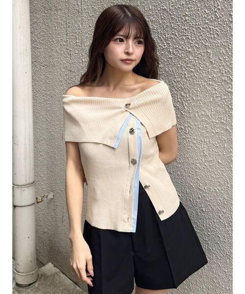 MURUA（ムルーア）の「レイヤードライクオフショルダーニット（ニット/セーター・レディース・グレー/アイボリー/レッド・FREE）」の11枚目の写真