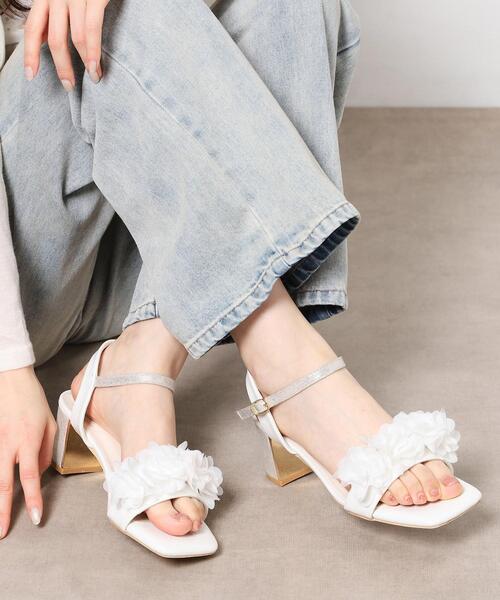 ESPERANZA(エスペランサ)の「2WAY3Dフラワーサンダル(サンダル・レディース・ブラック系8/ベージュ系8/ホワイト系9・M/S/LL/L)」の4枚目の写真