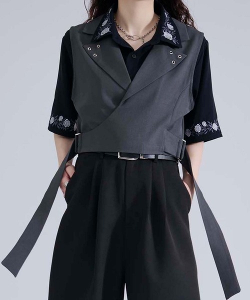 Ellno Loset(エルノロゼット)の「ハトメデザインダブルベルトジレ/SETUP対応(ベスト・メンズ・ブラック/グレー・MEDIUM/SMALL/LARGE)」の2枚目の写真