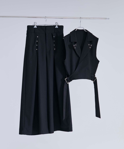 Ellno Loset(エルノロゼット)の「ハトメデザインダブルベルトジレ/SETUP対応(ベスト・メンズ・ブラック/グレー・MEDIUM/SMALL/LARGE)」の3枚目の写真