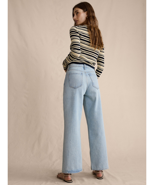 Banana Republic(バナナリパブリック)の「アイコン クラシック ワイドレッグ クロップ ジーンズ(デニムパンツ・レディース・ライトインディゴブルー・28/27/26/25/24)」の4枚目の写真