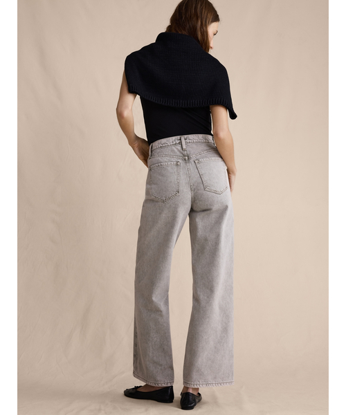 Banana Republic(バナナリパブリック)の「アイコン クラシック ワイドレッグ クロップ ジーンズ(デニムパンツ・レディース・ライトインディゴブルー・28/27/26/25/24)」の5枚目の写真