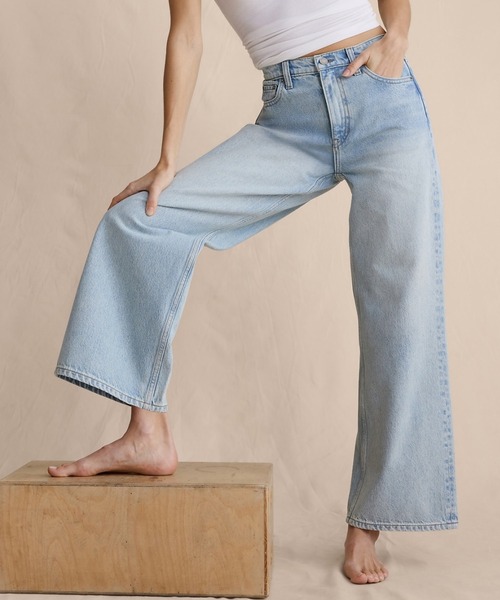 Banana Republic(バナナリパブリック)の「アイコン クラシック ワイドレッグ クロップ ジーンズ(デニムパンツ・レディース・ライトインディゴブルー・28/27/26/25/24)」の1枚目の写真