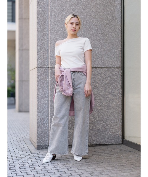 Banana Republic(バナナリパブリック)の「アイコン クラシック ワイドレッグ クロップ ジーンズ(デニムパンツ・レディース・ライトインディゴブルー・28/27/26/25/24)」の2枚目の写真