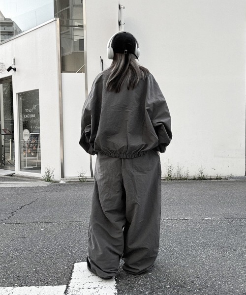 YACA(ヤーカ)の「Nylon Logo Track Jacket/ナイロンロゴトラックジャケット【unisex item】(ナイロンジャケット・レディース・ブラック/グレー/ブラウン・FREE)」の8枚目の写真