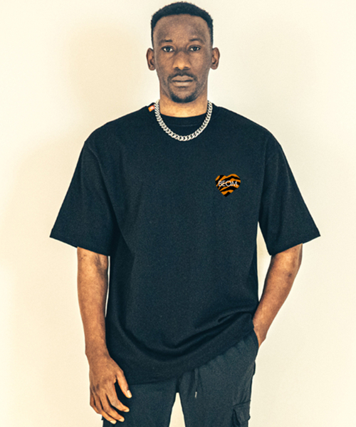 BEOM(ボム)の「アムールバンハートオーバーサイズTシャツブラック(Tシャツ/カットソー・メンズ・その他・2/1)」の1枚目の写真