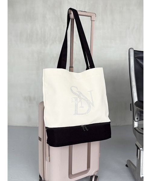 SNIDEL(スナイデル)の「【WEB限定】ビジューロゴトートバッグ/保冷機能付き(トートバッグ・レディース・マルチ/ネイビー/ピンク・F)」の13枚目の写真