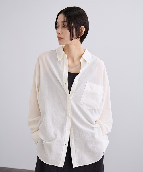 SALON adam et rope'(サロン アダム エ ロペ)の「YAMAZAKIテキスタイルニュアンスコットンシャツ(シャツ/ブラウス・レディース・サックスブルー/ベージュ/オフホワイト・FREE)」の6枚目の写真