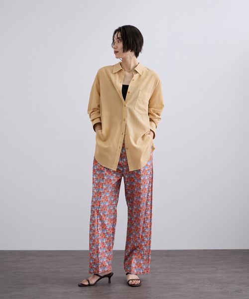 SALON adam et rope'(サロン アダム エ ロペ)の「YAMAZAKIテキスタイルニュアンスコットンシャツ(シャツ/ブラウス・レディース・サックスブルー/ベージュ/オフホワイト・FREE)」の7枚目の写真