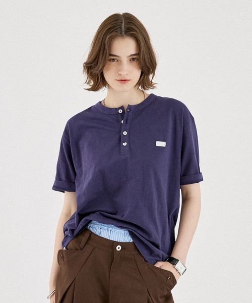 ONCILY（オンシェリー）の「HEART BUTTON SLUB HENLEY TEE / ハートボタン スラブヘンリーネックTEE（Tシャツ/カットソー・メンズ・アイボリー/オフホワイト/ネイビー/ブラック/ボルドー/ブルー・MEDIUM/LARGE/SMALL）」の4枚目の写真
