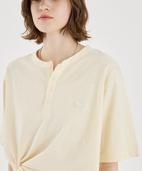 ONCILY（オンシェリー）の「HEART BUTTON SLUB HENLEY TEE / ハートボタン スラブヘンリーネックTEE（Tシャツ/カットソー・メンズ・アイボリー/オフホワイト/ネイビー/ブラック/ボルドー/ブルー・MEDIUM/LARGE/SMALL）」の8枚目の写真