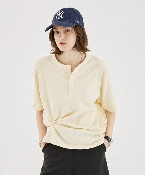 ONCILY（オンシェリー）の「HEART BUTTON SLUB HENLEY TEE / ハートボタン スラブヘンリーネックTEE（Tシャツ/カットソー・メンズ・アイボリー/オフホワイト/ネイビー/ブラック/ボルドー/ブルー・MEDIUM/LARGE/SMALL）」の7枚目の写真