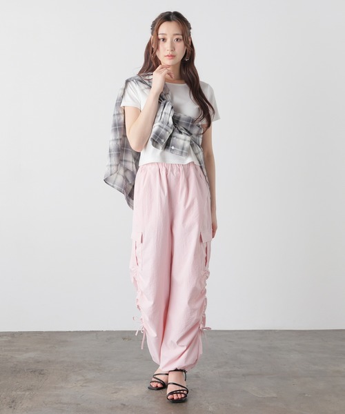 Honeys(ハニーズ)の「脇ドロストカーゴパンツ(カーゴパンツ・レディース・サックスブルー系1/ホワイト/ライトピンク/ブラック・L/M/S/SS)」の22枚目の写真