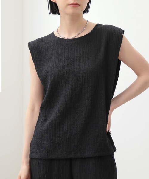 for/c（フォーシー）の「シャーリングノースリーブトップス【サスティナブル】（シャツ/ブラウス・レディース・ブラウン/オフホワイト/ブラック・L/M）」の3枚目の写真
