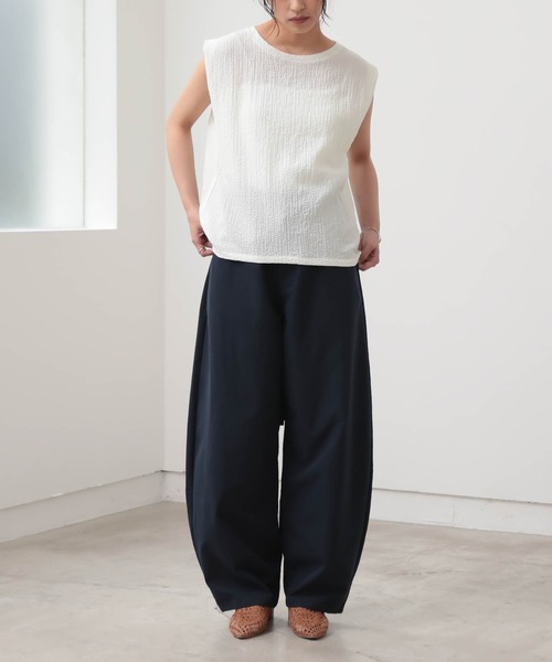 for/c（フォーシー）の「シャーリングノースリーブトップス【サスティナブル】（シャツ/ブラウス・レディース・ブラウン/オフホワイト/ブラック・L/M）」の8枚目の写真