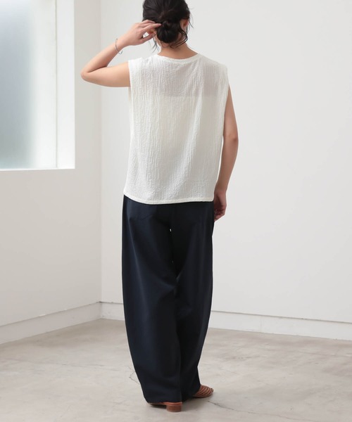 for/c（フォーシー）の「シャーリングノースリーブトップス【サスティナブル】（シャツ/ブラウス・レディース・ブラウン/オフホワイト/ブラック・L/M）」の16枚目の写真