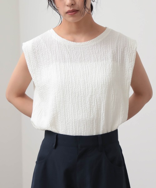 for/c（フォーシー）の「シャーリングノースリーブトップス【サスティナブル】（シャツ/ブラウス・レディース・ブラウン/オフホワイト/ブラック・L/M）」の5枚目の写真