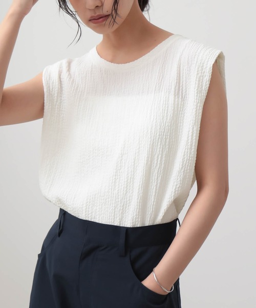 for/c（フォーシー）の「シャーリングノースリーブトップス【サスティナブル】（シャツ/ブラウス・レディース・ブラウン/オフホワイト/ブラック・L/M）」の6枚目の写真
