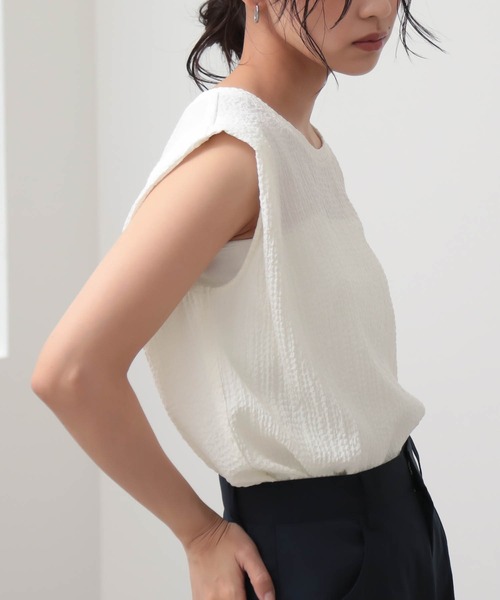for/c（フォーシー）の「シャーリングノースリーブトップス【サスティナブル】（シャツ/ブラウス・レディース・ブラウン/オフホワイト/ブラック・L/M）」の7枚目の写真