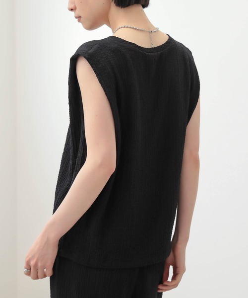 for/c（フォーシー）の「シャーリングノースリーブトップス【サスティナブル】（シャツ/ブラウス・レディース・ブラウン/オフホワイト/ブラック・L/M）」の20枚目の写真