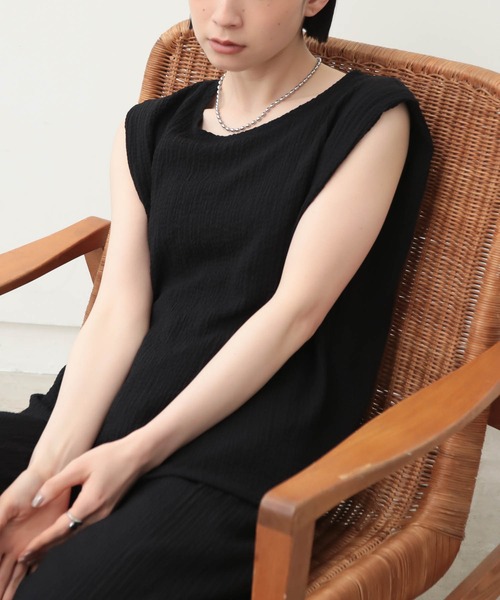 for/c（フォーシー）の「シャーリングノースリーブトップス【サスティナブル】（シャツ/ブラウス・レディース・ブラウン/オフホワイト/ブラック・L/M）」の22枚目の写真