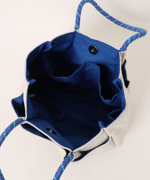 SAC'S BARJean（サックスバージーン）の「【DORAEMON/ドラえもん】 コードハンドルトート（トートバッグ・レディース・グレイッシュベージュ/ブルー・FREE）」の4枚目の写真