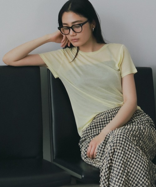 A part by(アパートバイ)の「ソフトシアーTシャツ(Tシャツ/カットソー・レディース・ブラック/ライトイエロー/オフホワイト/グレー系その他2・FREE)」の1枚目の写真