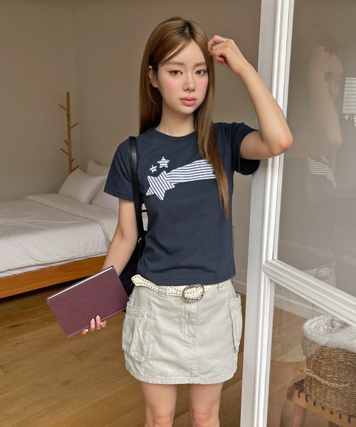 UNE MANSION(ユヌマンション)の「ストライプスターワッペンラウンドネック半袖Tシャツカットソー(Tシャツ/カットソー・レディース・ネイビー/チャコールグレー/ホワイト・FREE)」の1枚目の写真