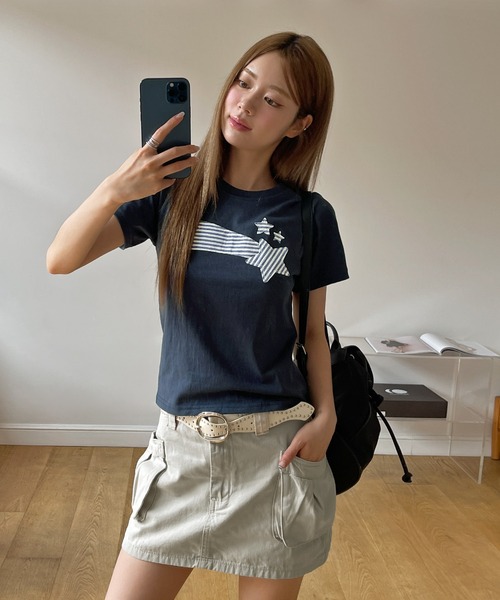 UNE MANSION(ユヌマンション)の「ストライプスターワッペンラウンドネック半袖Tシャツカットソー(Tシャツ/カットソー・レディース・ネイビー/チャコールグレー/ホワイト・FREE)」の4枚目の写真