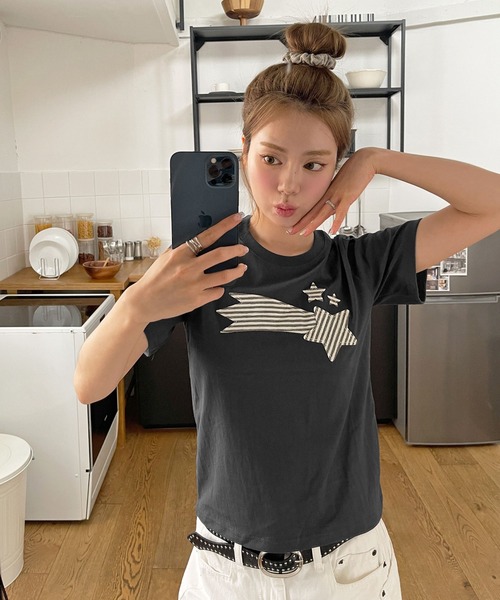 UNE MANSION(ユヌマンション)の「ストライプスターワッペンラウンドネック半袖Tシャツカットソー(Tシャツ/カットソー・レディース・ネイビー/チャコールグレー/ホワイト・FREE)」の11枚目の写真