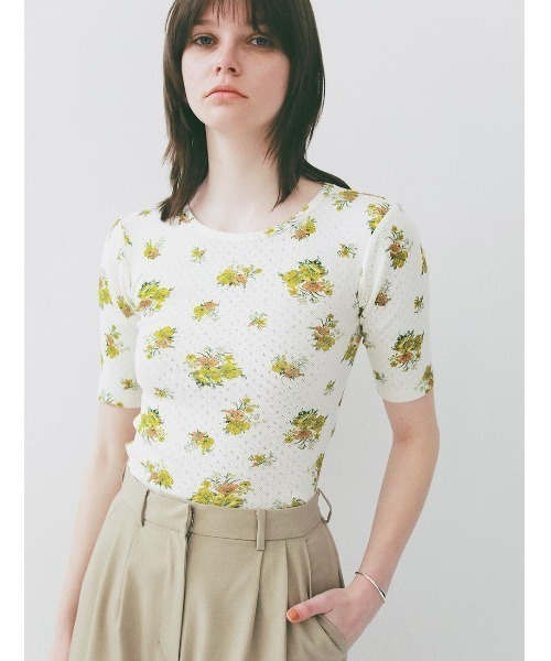 CLANE（クラネ）の「CLANE/クラネ/BACK OPEN FLOWER TOPS（Tシャツ/カットソー・レディース・イエロー/レッド・1）」の4枚目の写真