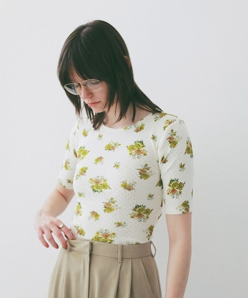 CLANE（クラネ）の「CLANE/クラネ/BACK OPEN FLOWER TOPS（Tシャツ/カットソー・レディース・イエロー/レッド・1）」の6枚目の写真