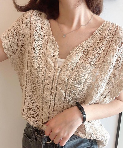 ammy.（エイミードット）の「【 ammy. / エイミードット 】 フラワー クロシェ フレンチスリーブ ニット（ベスト・レディース・ホワイト/ナチュラル・FREE）」の2枚目の写真