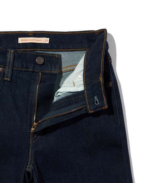 Levi's(リーバイス)の「Levi's/リーバイス 723 ハイライズストレート ジーンズ ダークインディゴ(デニムパンツ・レディース・ダークインディゴブルー・26inch/25inch/24inch/23inch/28inch/27inch)」の2枚目の写真